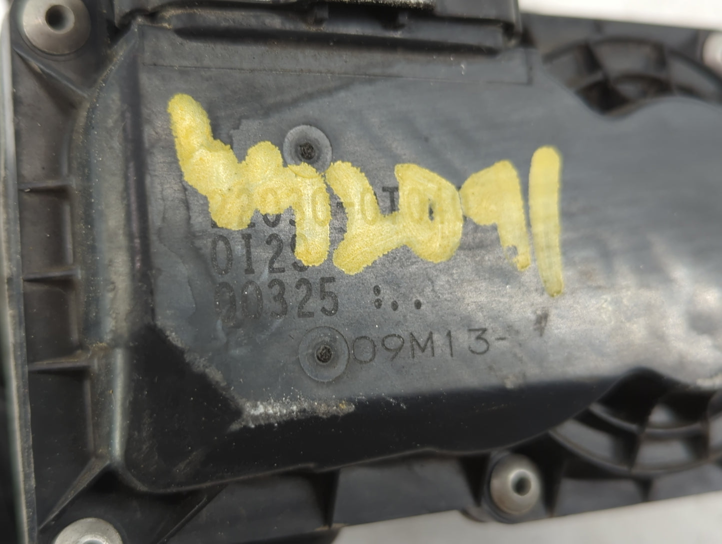 2009-2010 Toyota Corolla Throttle Body P/N:09M13 2030-0T070 Fits Fits 2009 2010 OEM Used Auto Parts - Oemusedautoparts1.com