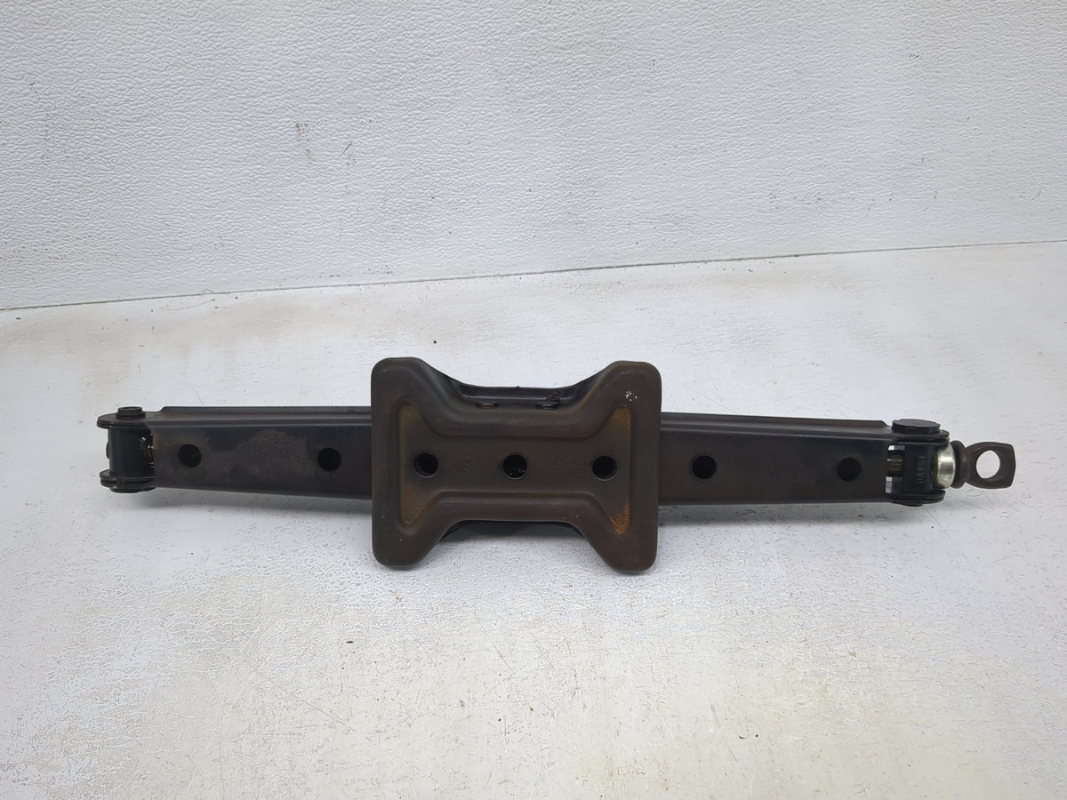 2010 Toyota Highlander Spare Scissor Car Jack 1513384 - Oemusedautoparts1.com