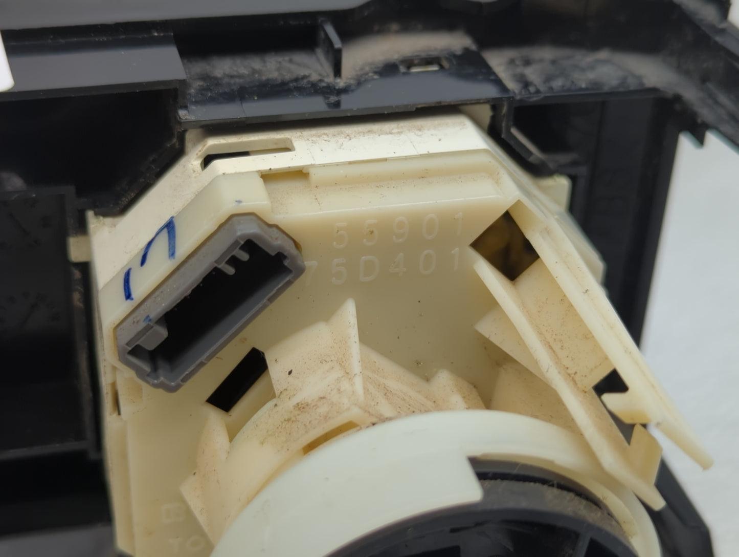 2009-2010 Toyota Matrix Climate Control Module Temperature AC/Heater Replacement P/N:5590175D401 Fits Fits 2009 2010 OEM Use