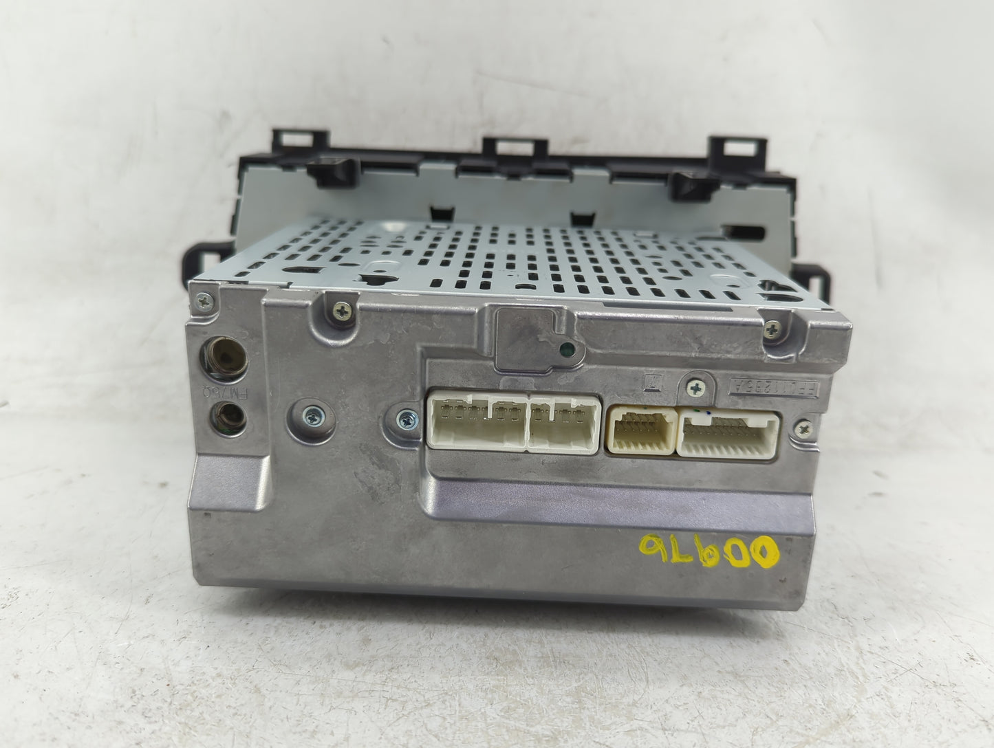 2010-2011 Toyota Prius Radio AM FM Cd Player Receiver Replacement P/N:86120-47290 Fits Fits 2010 2011 OEM Used Auto Parts -