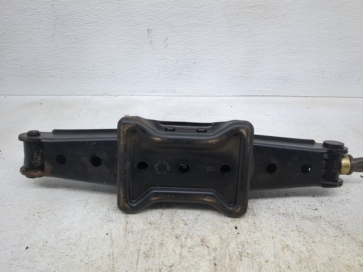 2010 Toyota Sienna Spare Scissor Car Jack - Oemusedautoparts1.com