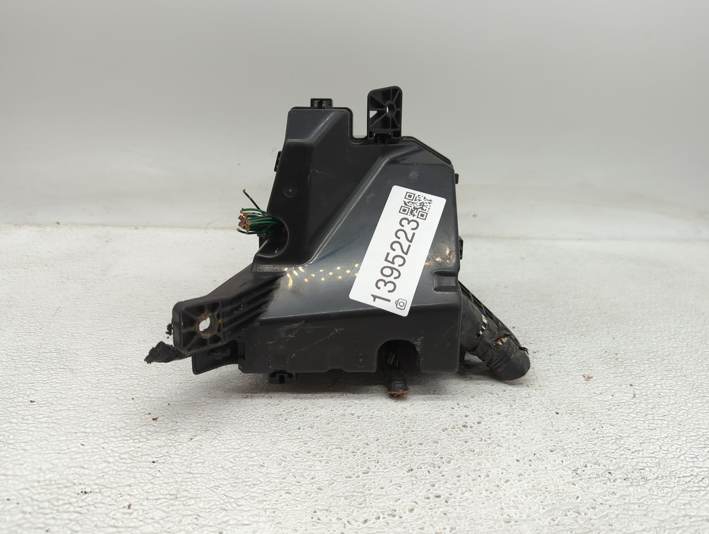 2006-2011 Toyota Yaris Fusebox Fuse Box Panel Relay Module P/N:82662-52301 Fits Fits 2006 2007 2008 2009 2010 2011 OEM Used