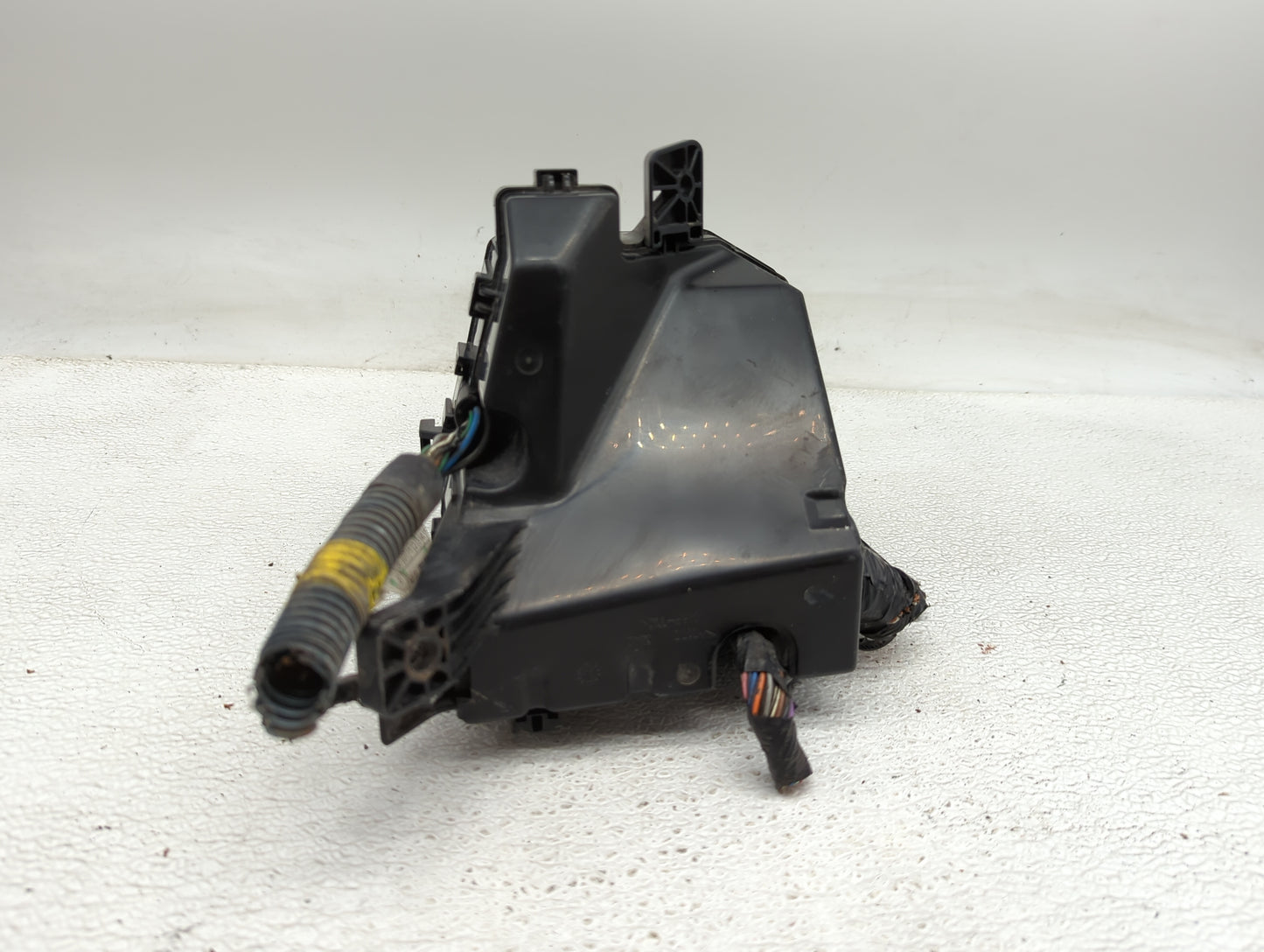 2006-2011 Toyota Yaris Fusebox Fuse Box Panel Relay Module P/N:82662-52301 Fits Fits 2006 2007 2008 2009 2010 2011 OEM Used