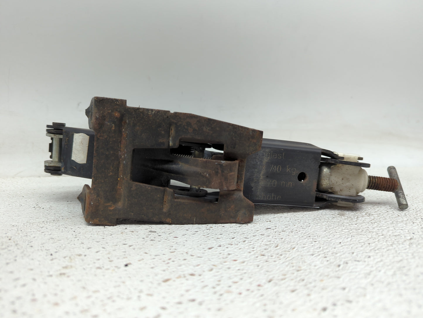 2010 Volkswagen Beetle Spare Scissor Car Jack - Oemusedautoparts1.com
