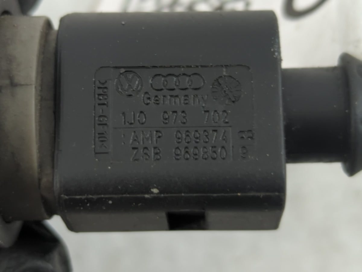 2010 Volkswagen Beetle Ambient Outside Temp Sensor - Oemusedautoparts1.com