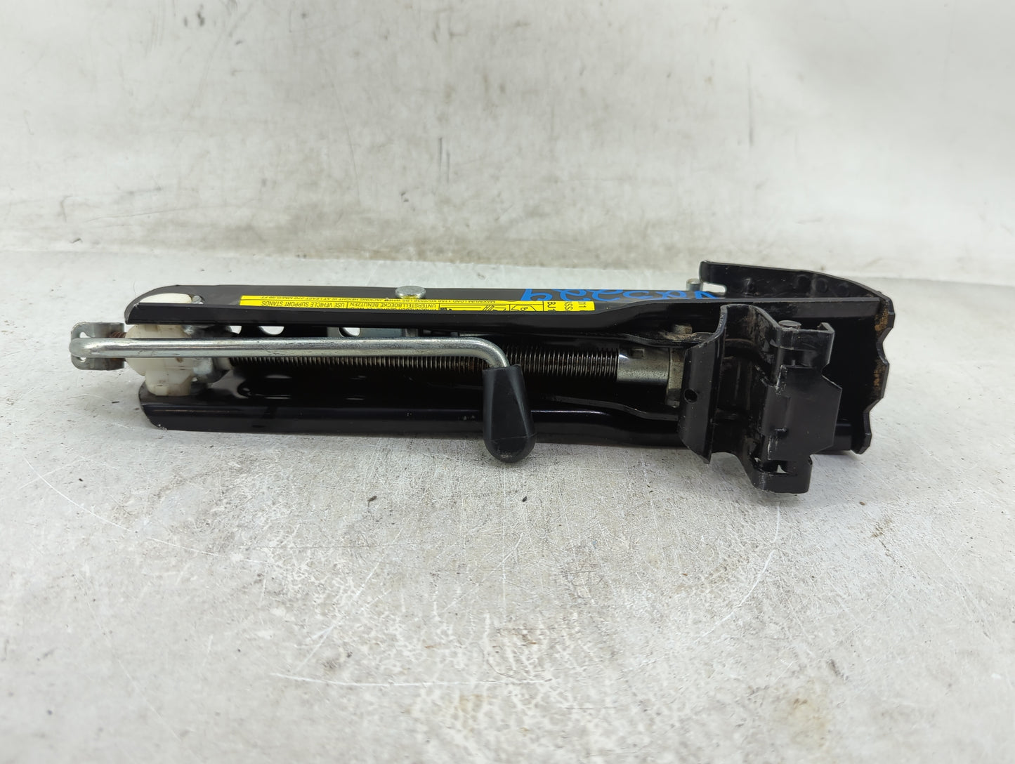 2010 Volkswagen Cc Spare Scissor Car Jack - Oemusedautoparts1.com