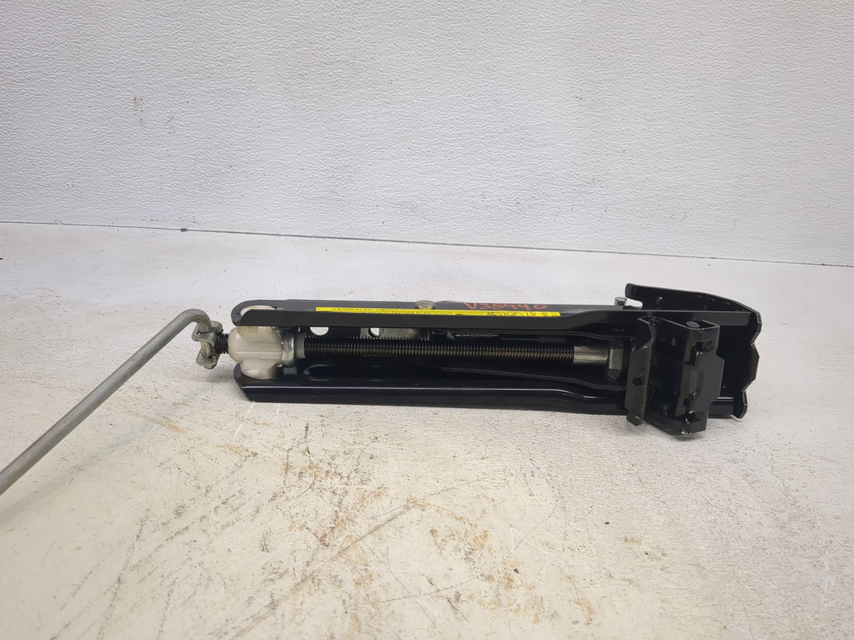 2010 Volkswagen Cc Spare Scissor Car Jack 1513182 - Oemusedautoparts1.com