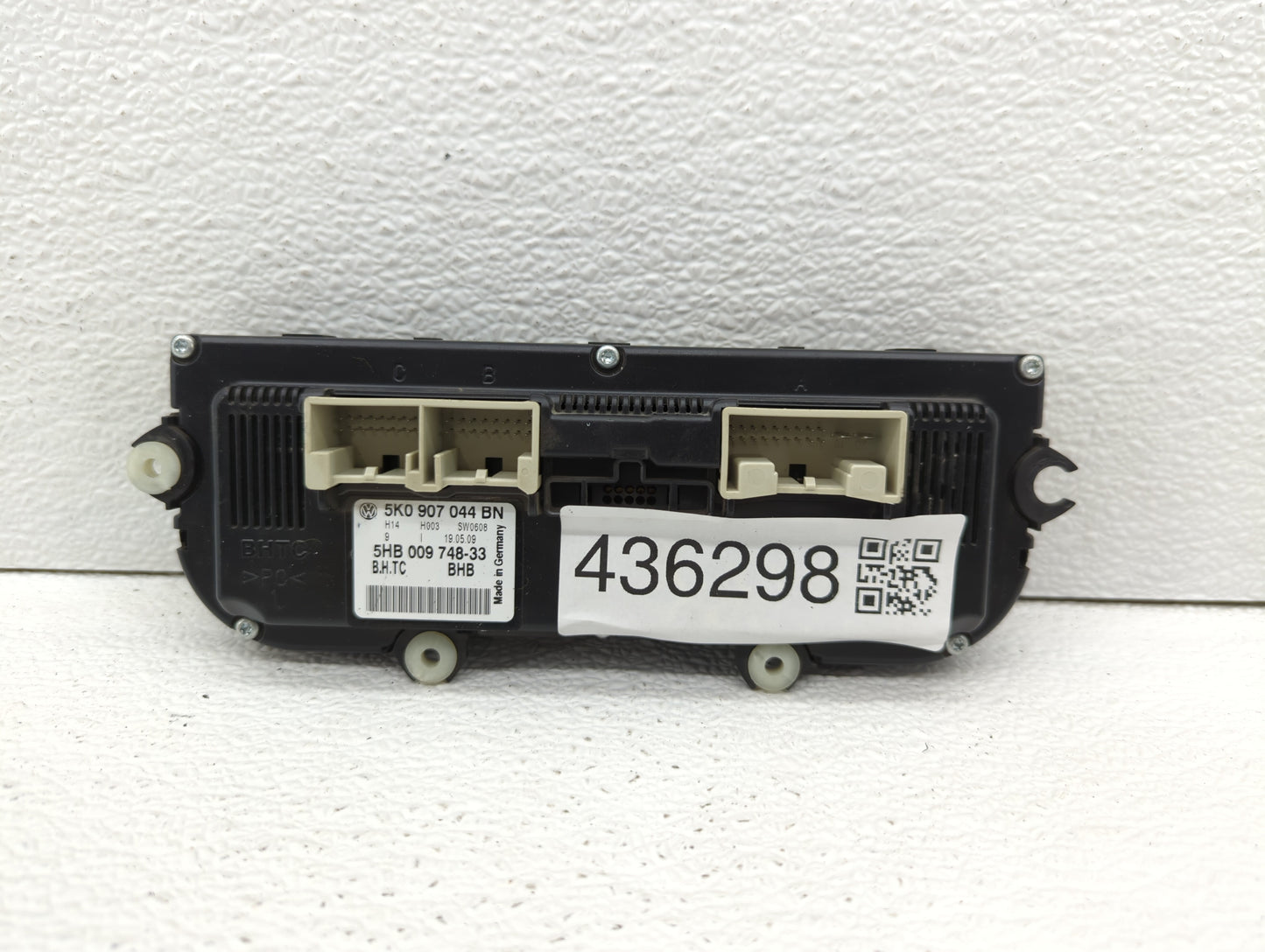 2009-2010 Volkswagen Cc Climate Control Module Temperature AC/Heater Replacement P/N:5K0 907 044 BN 5K0 907 044 CF Fits OEM