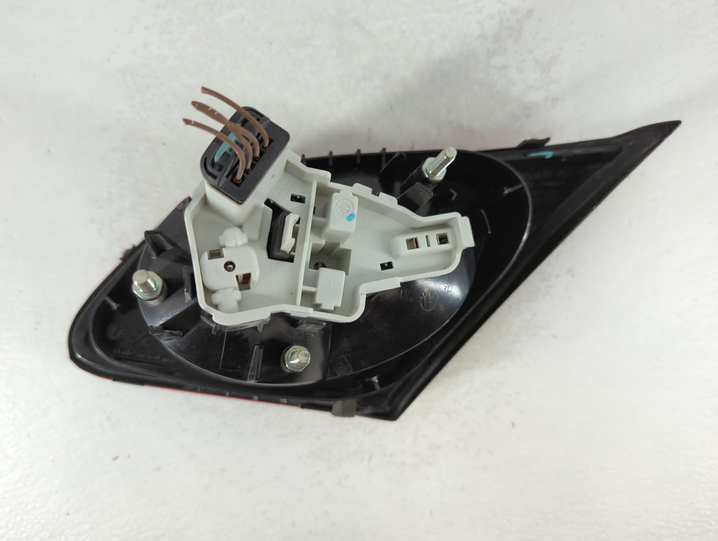 2010 Volkswagen Cc Tail Light Assembly Driver Left OEM P/N:308945093F A 020210 Fits Fits 2006 2007 OEM Used Auto Parts - Oem