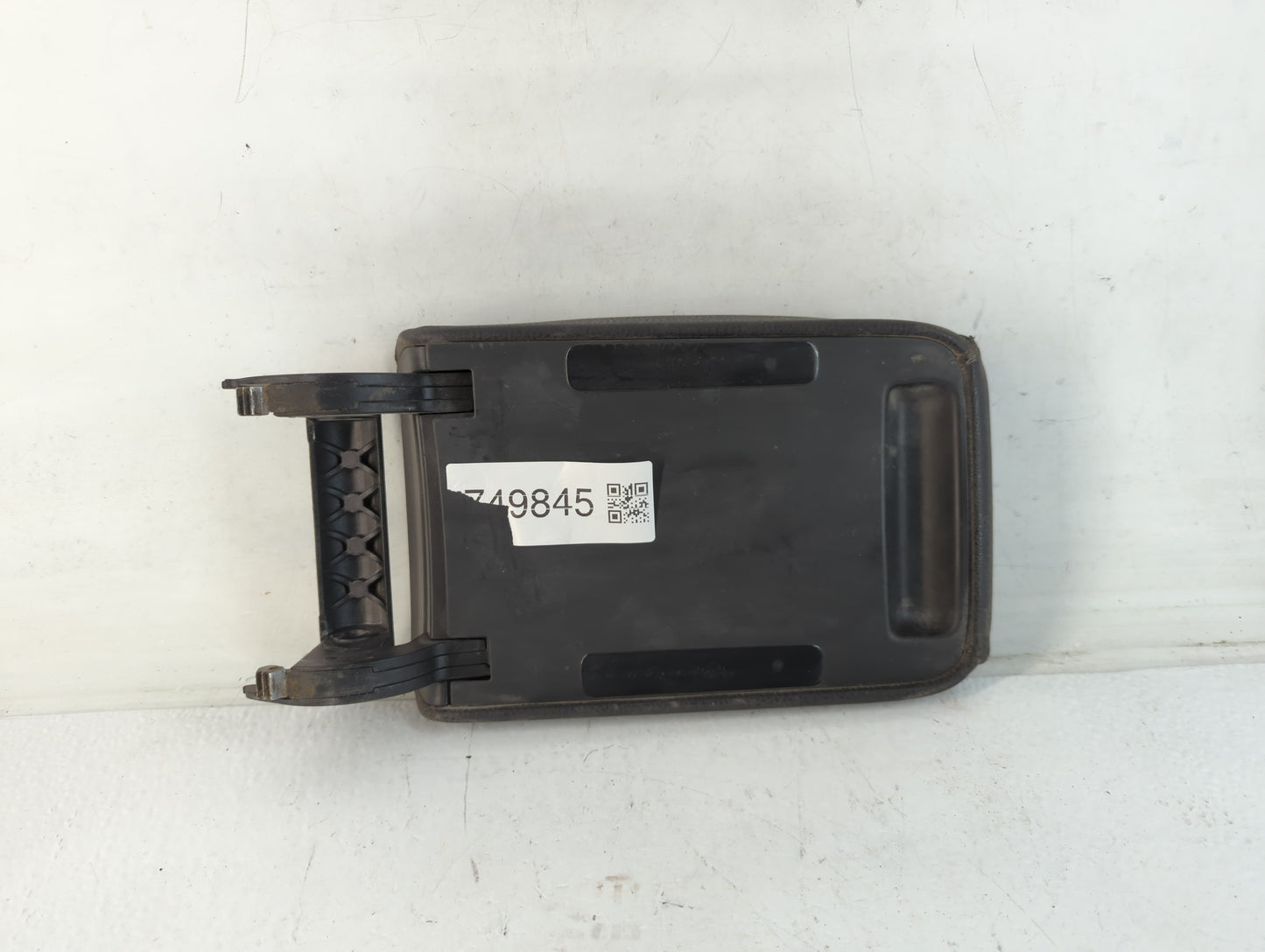 2010 Volkswagen Jetta Center Console Armrest Cover Lid Fits OEM Used Auto Parts - Oemusedautoparts1.com