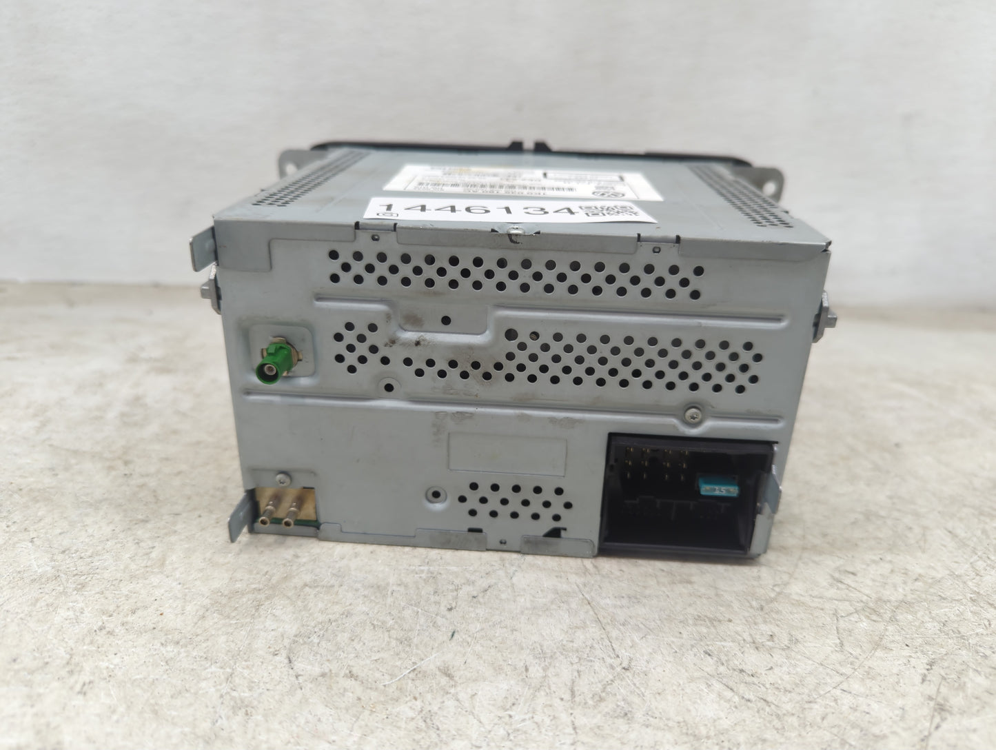 2006-2010 Volkswagen Passat Radio AM FM Cd Player Receiver Replacement P/N:1K0035180AC 28242585 Fits OEM Used Auto Parts - O