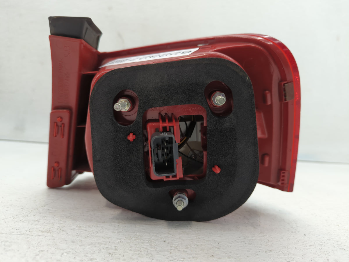 2010 Volkswagen Passat Tail Light Assembly Driver Left OEM P/N:ZSB 3C5 945 095J Fits Fits 2007 2008 2009 OEM Used Auto Parts