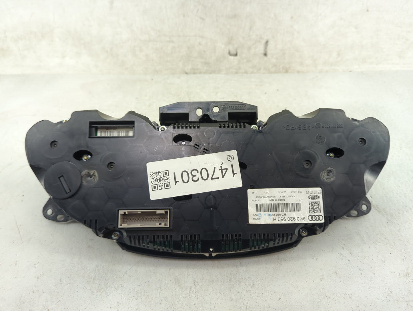 2010-2012 Audi A4 Instrument Cluster Speedometer Gauges P/N:8K0920950H 503002370404 Miles:92K Fits Fits 2010 2011 2012 OEM U