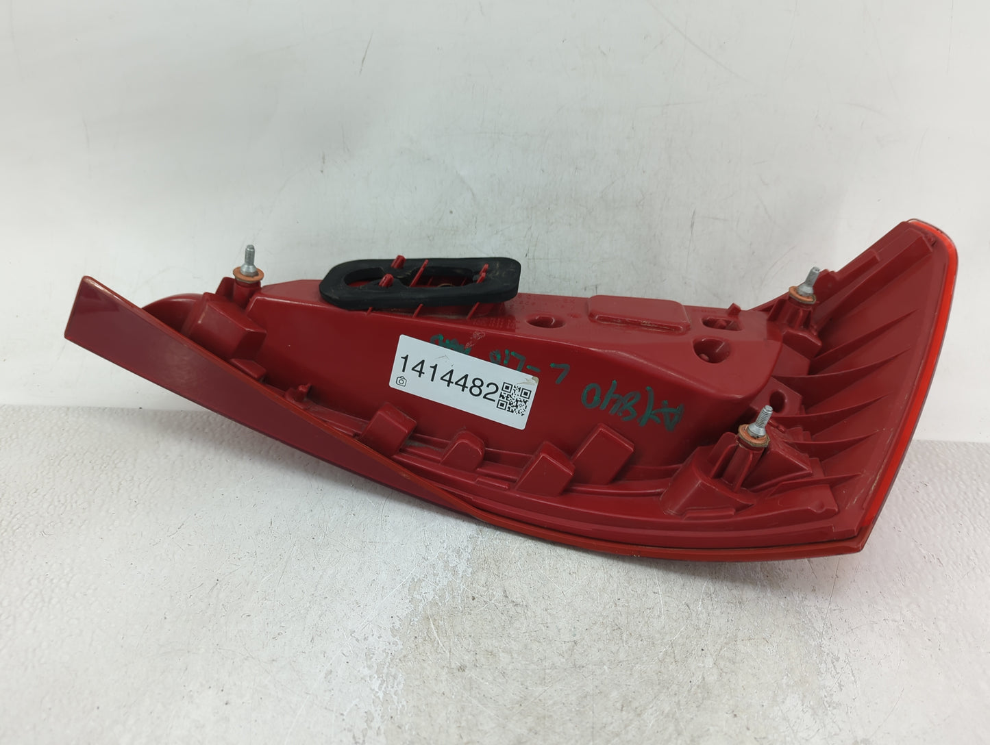 2009-2012 Audi Q5 Tail Light Assembly Driver Left OEM P/N:8R0 945 093 B AU416 T2 Fits Fits 2009 2010 2011 2012 OEM Used Auto