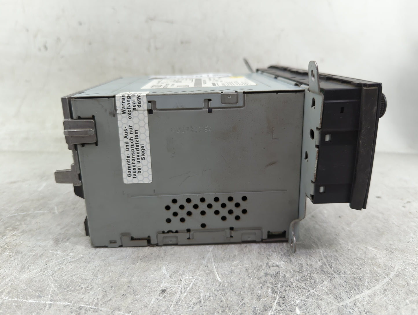 2011-2017 Audi Q5 Radio AM FM Cd Player Receiver Replacement P/N:8T1035186R MGCFC00203F Fits OEM Used Auto Parts - Oemusedau