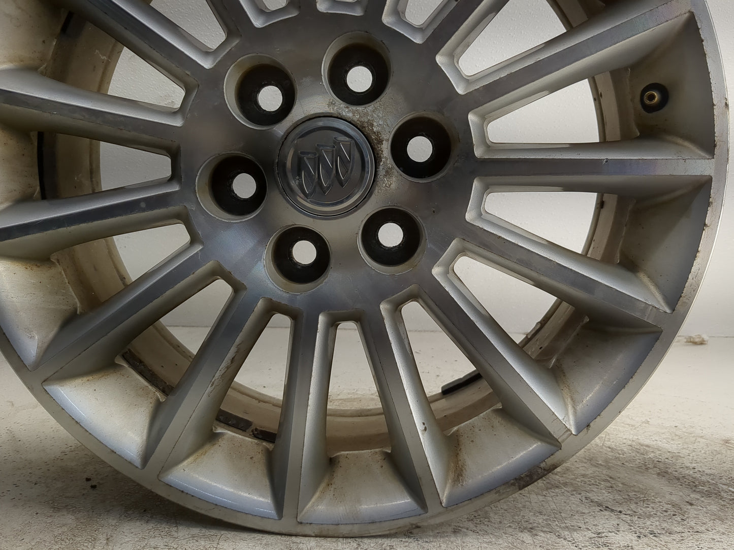 2008-2012 Buick Enclave Oem Wheel Rim - Oemusedautoparts1.com