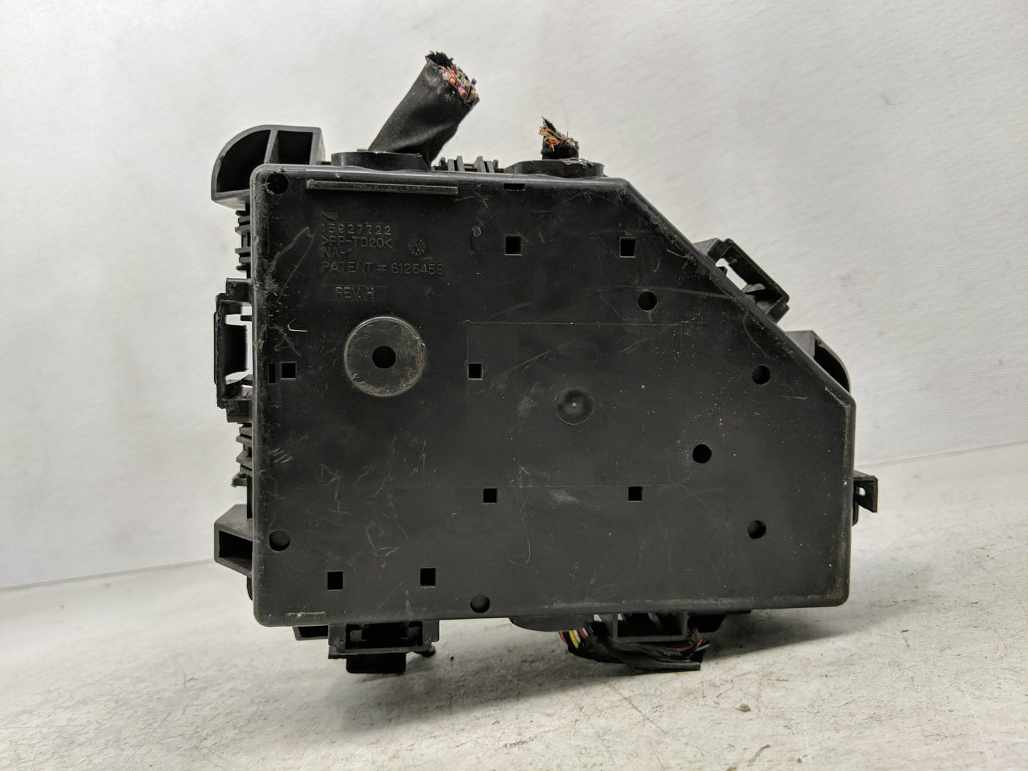 2010-2011 Buick Enclave Fusebox Fuse Box Panel Relay Module P/N:15927722 Fits Fits 2010 2011 OEM Used Auto Parts - Oemusedau