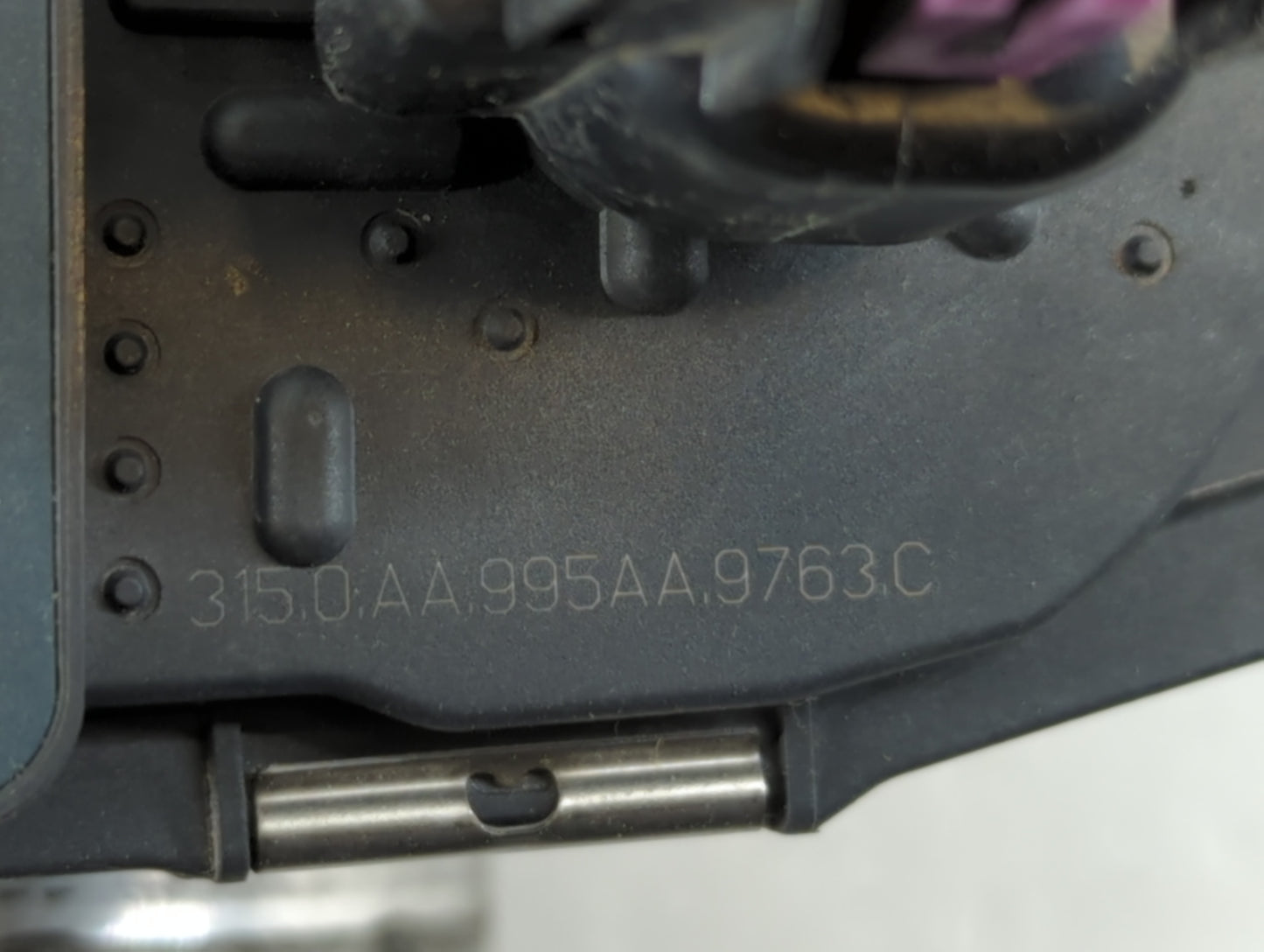 2010-2011 Buick Lacrosse Throttle Body P/N:995AA9763C Fits Fits 2007 2008 2009 2010 2011 OEM Used Auto Parts - Oemusedautopa