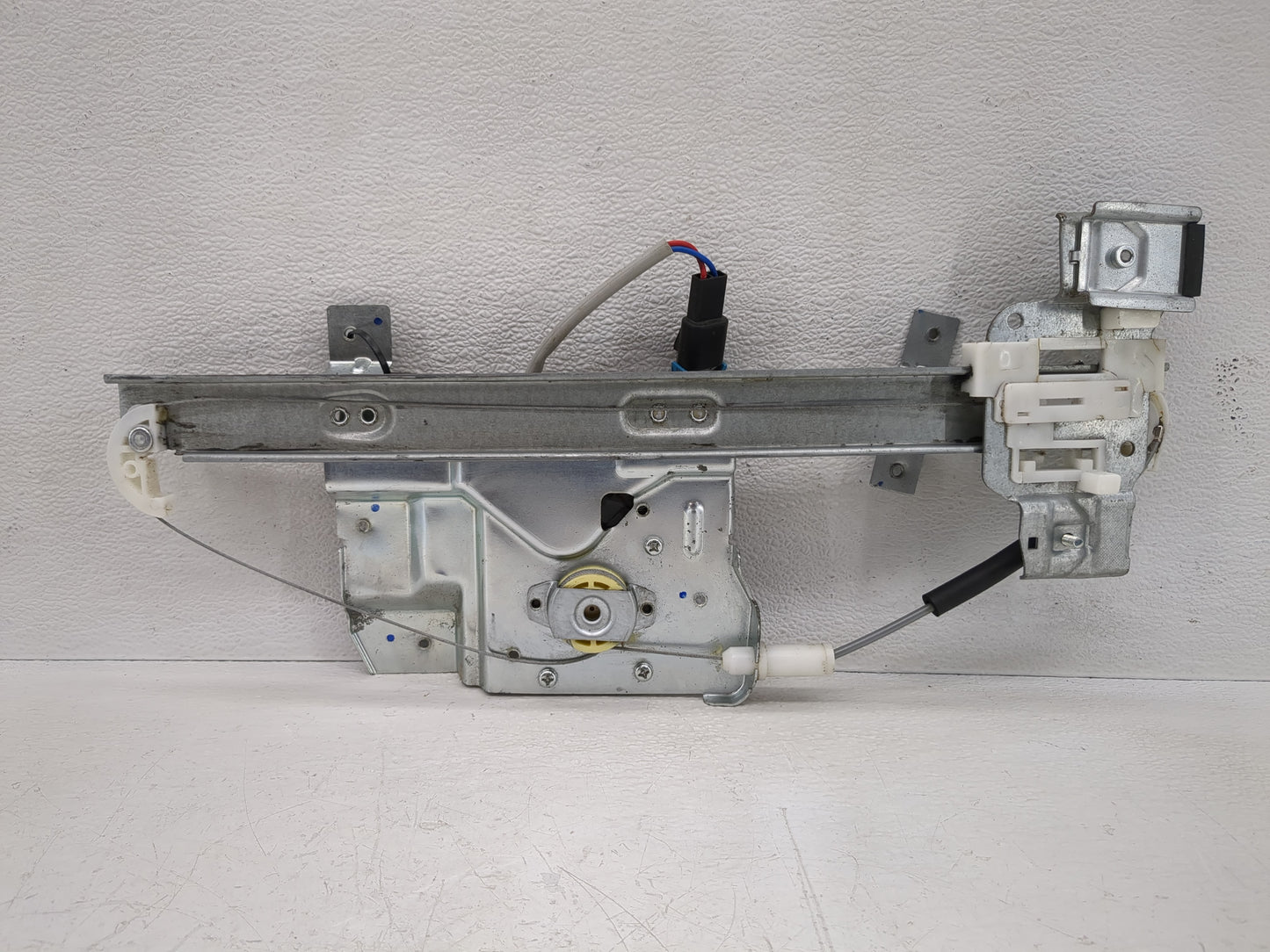 2006-2011 Buick Lucerne Used Window Regulator Passenger Front 1086332 - Oemusedautoparts1.com
