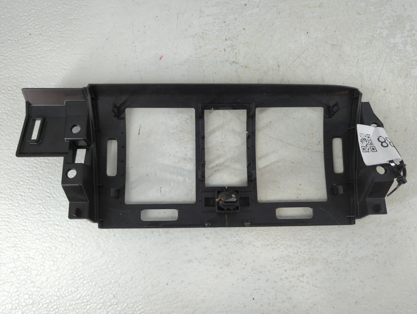 2011 Cadillac Dts Radio Climate Panel Bezel - Oemusedautoparts1.com