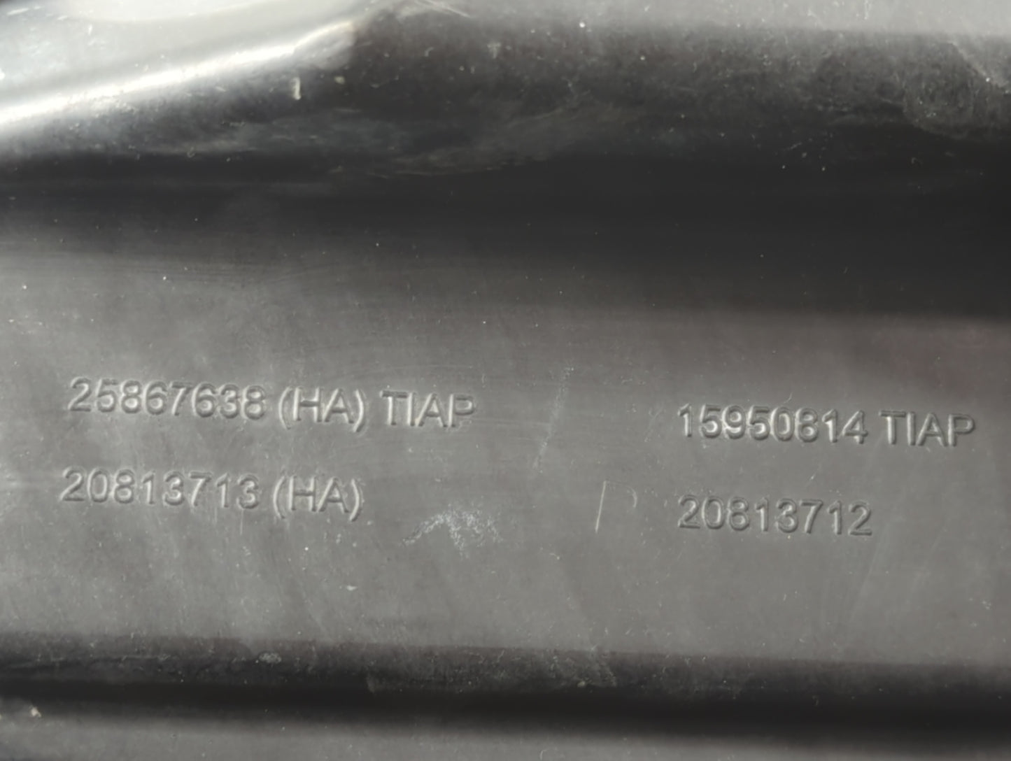 2011 Cadillac Srx Air Cleaner Intake-duct Hose Tube 1241521 - Oemusedautoparts1.com