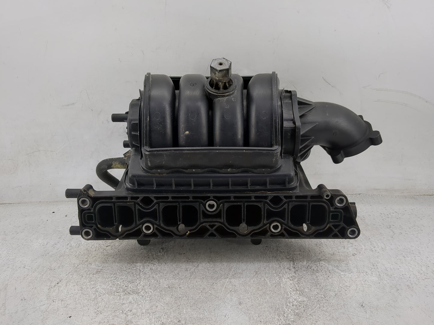2009-2011 Chevrolet Aveo Air Intake Manifold P/N:55564303 LU0342034 Fits Fits 2009 2010 2011 OEM Used Auto Parts - Oemusedau