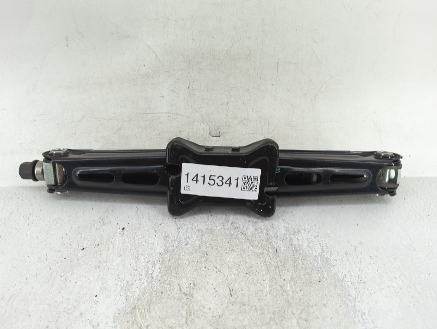 2011 Chevrolet Cruze Spare Scissor Car Jack 1415341 - Oemusedautoparts1.com