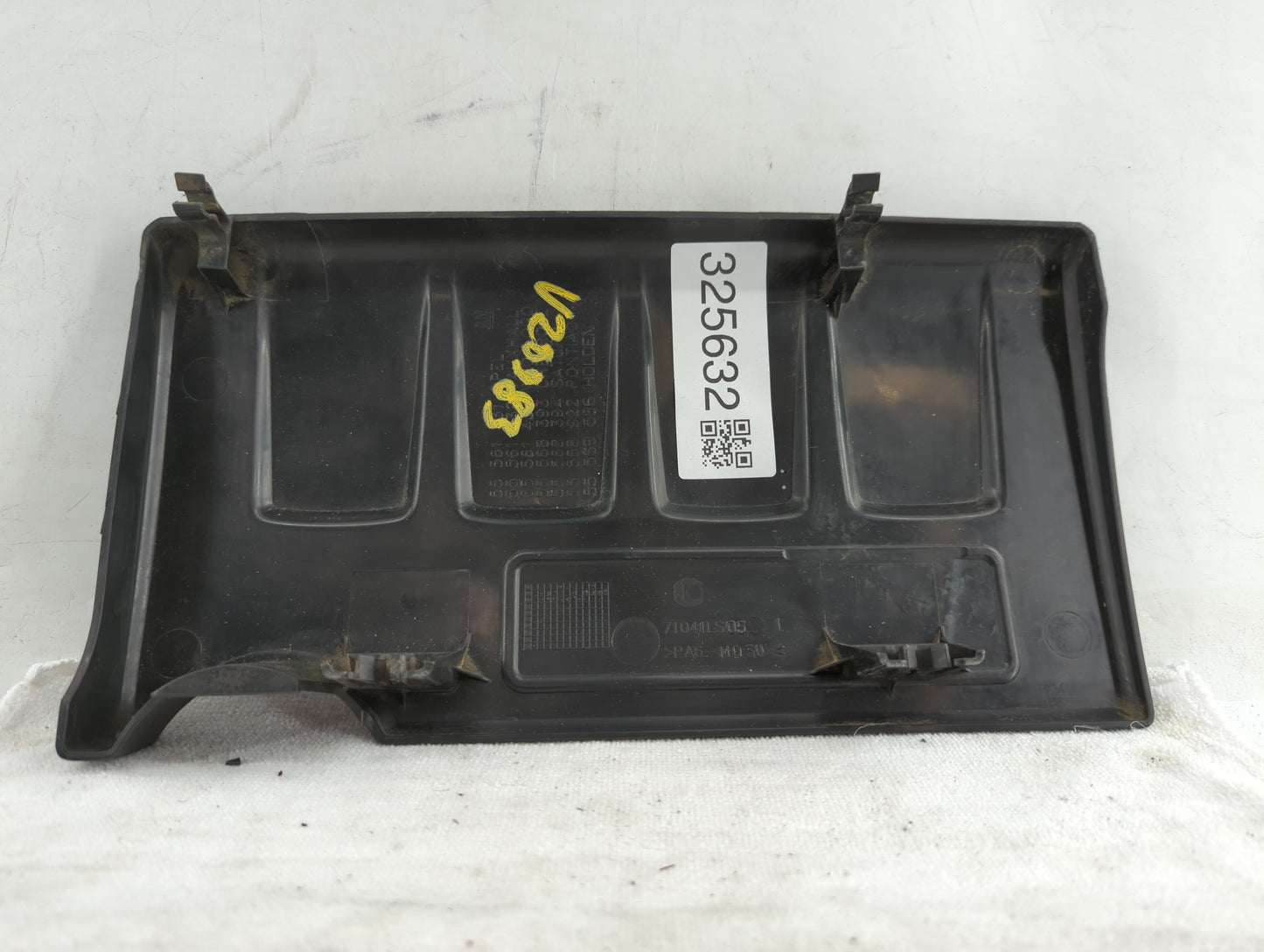 2011 Chevrolet Cruze Engine Cover - Oemusedautoparts1.com