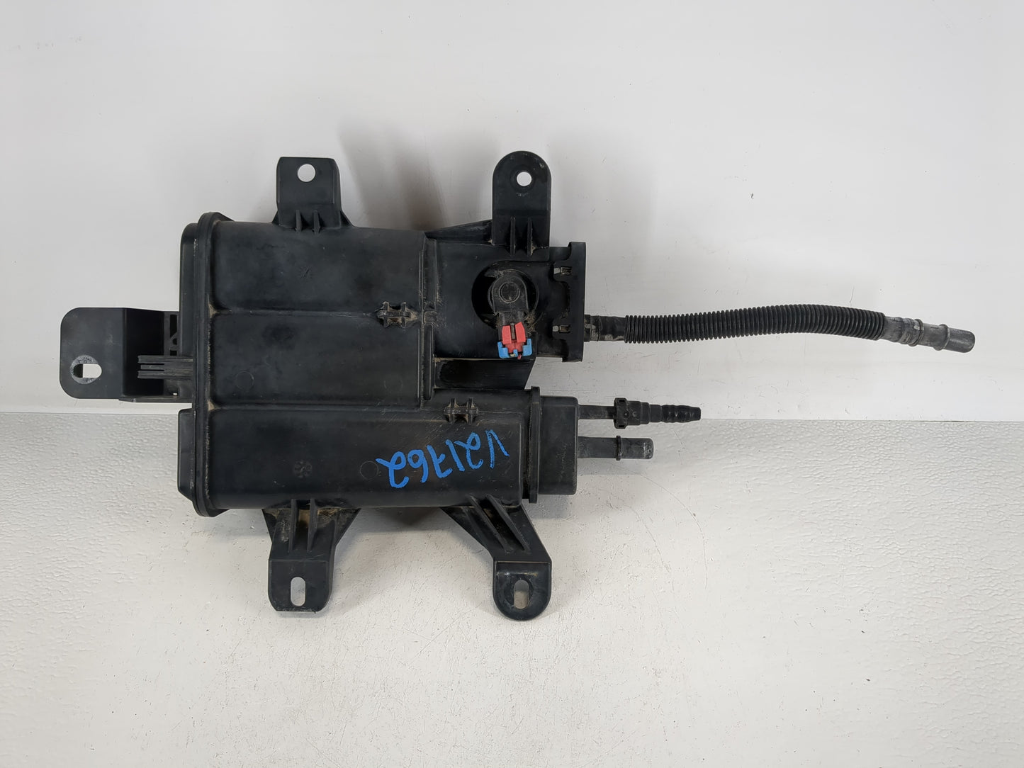 2011 Chevrolet Equinox Fuel Vapor Charcoal Canister - Oemusedautoparts1.com