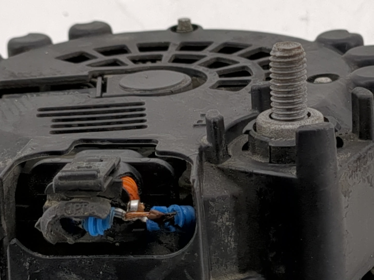 2010-2012 Chevrolet Equinox Alternator Replacement Generator Charging Assembly Engine OEM Fits OEM Used Auto Parts - Oemused