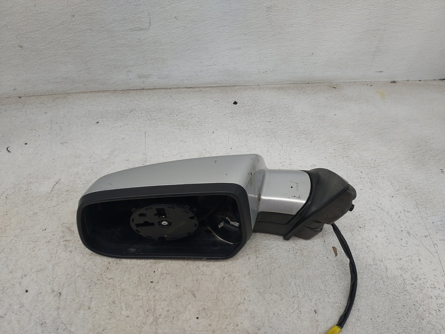 2010-2011 Chevrolet Equinox Driver Side View Mirror - Left Door Mirror OEM Used - Oemusedautoparts1.com