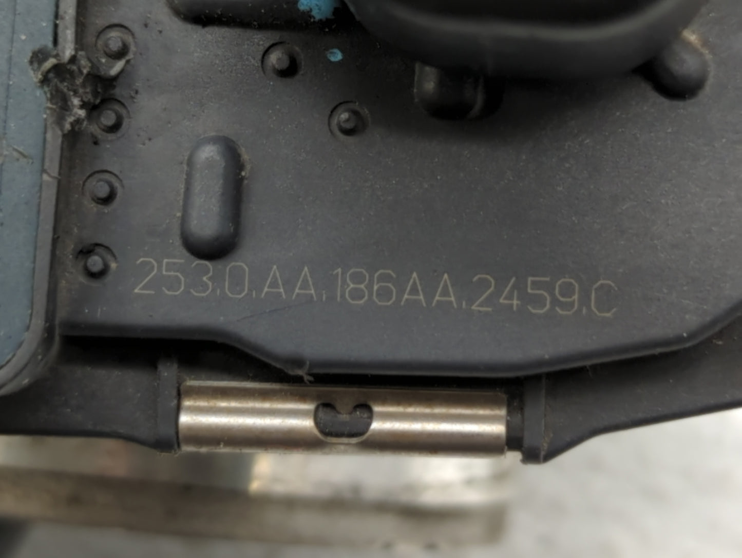 2010-2011 Chevrolet Equinox Throttle Body P/N:9B4G-9F991-A 668AA, 186AA Fits Fits 2007 2008 2009 2010 2011 2012 OEM Used Aut
