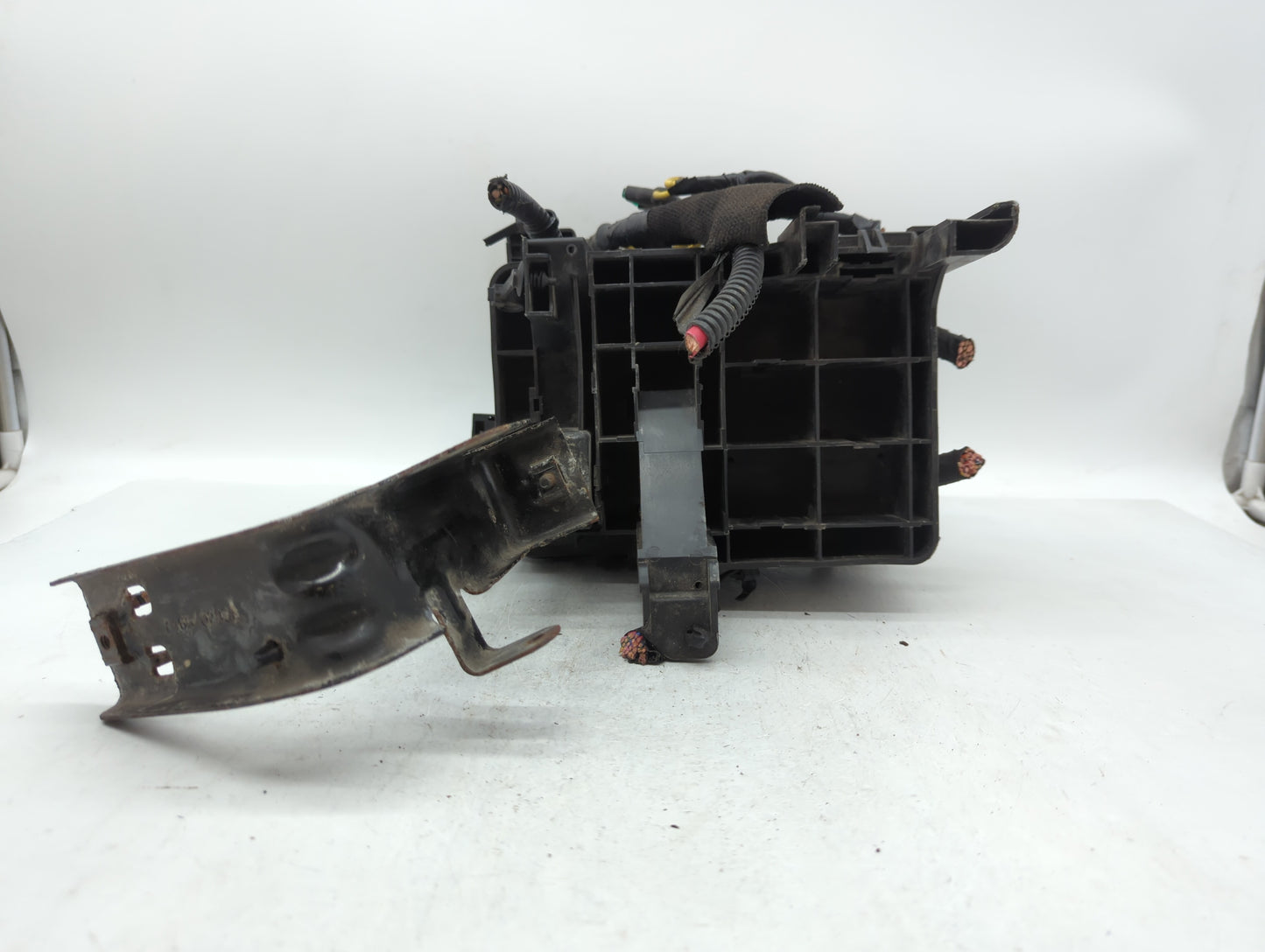 2011 Chevrolet Equinox Fusebox Fuse Box Panel Relay Module P/N:04692166AB 20899627, 20899629 Fits OEM Used Auto Parts - Oemu