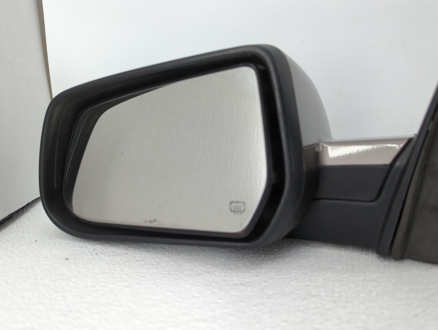 2010-2011 Chevrolet Equinox Driver Side View Mirror - Left Door Mirror OEM Used - Oemusedautoparts1.com