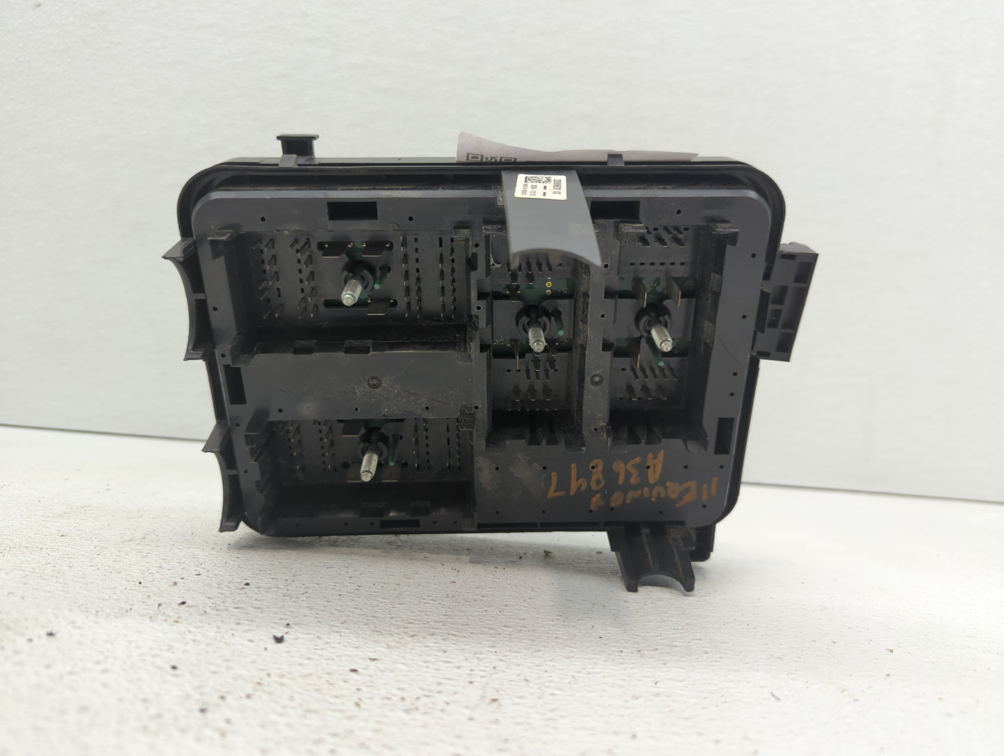 2011 Chevrolet Equinox Fusebox Fuse Box Panel Relay Module P/N:P04692138AF 04692166AB, 20899627, 20899629 Fits OEM Used Auto