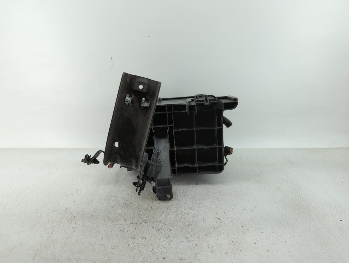 2011 Chevrolet Equinox Fusebox Fuse Box Panel Relay Module P/N:20899627 20899629 Fits OEM Used Auto Parts - Oemusedautoparts