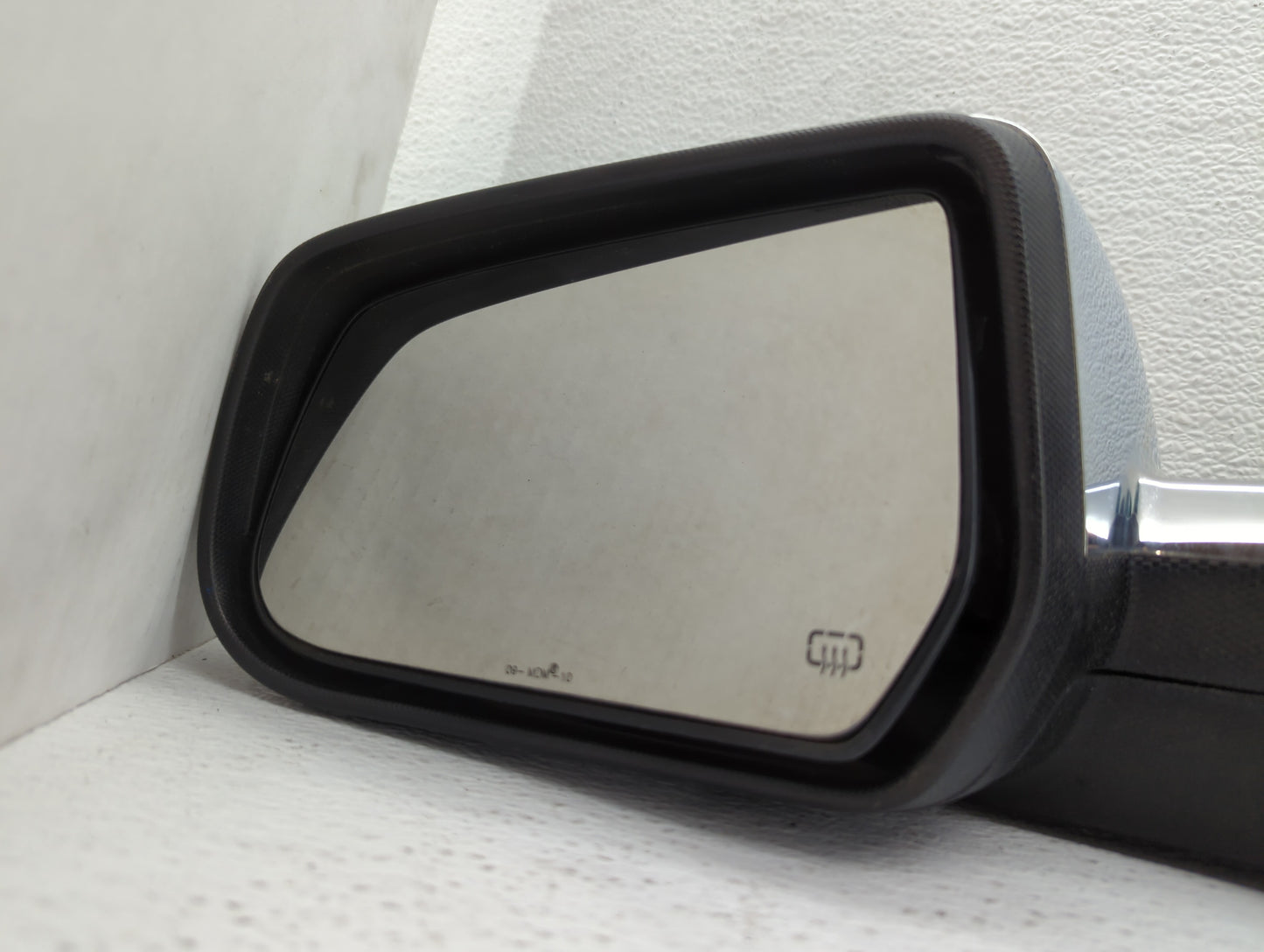2010-2011 Chevrolet Equinox Driver Side View Mirror - Left Door Mirror OEM Used - Oemusedautoparts1.com