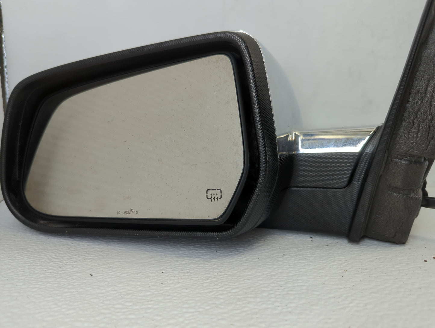 2010-2011 Chevrolet Equinox Driver Side View Mirror - Left Door Mirror OEM Used - Oemusedautoparts1.com