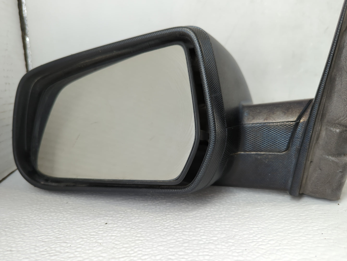 2010-2011 Chevrolet Equinox Driver Side View Mirror - Left Door Mirror OEM Used - Oemusedautoparts1.com