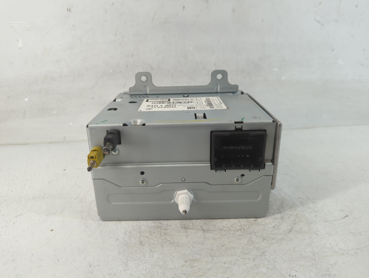 2011-2012 Chevrolet Equinox Radio AM FM Cd Player Receiver Replacement P/N:20983517 Fits Fits 2010 2011 2012 OEM Used Auto P