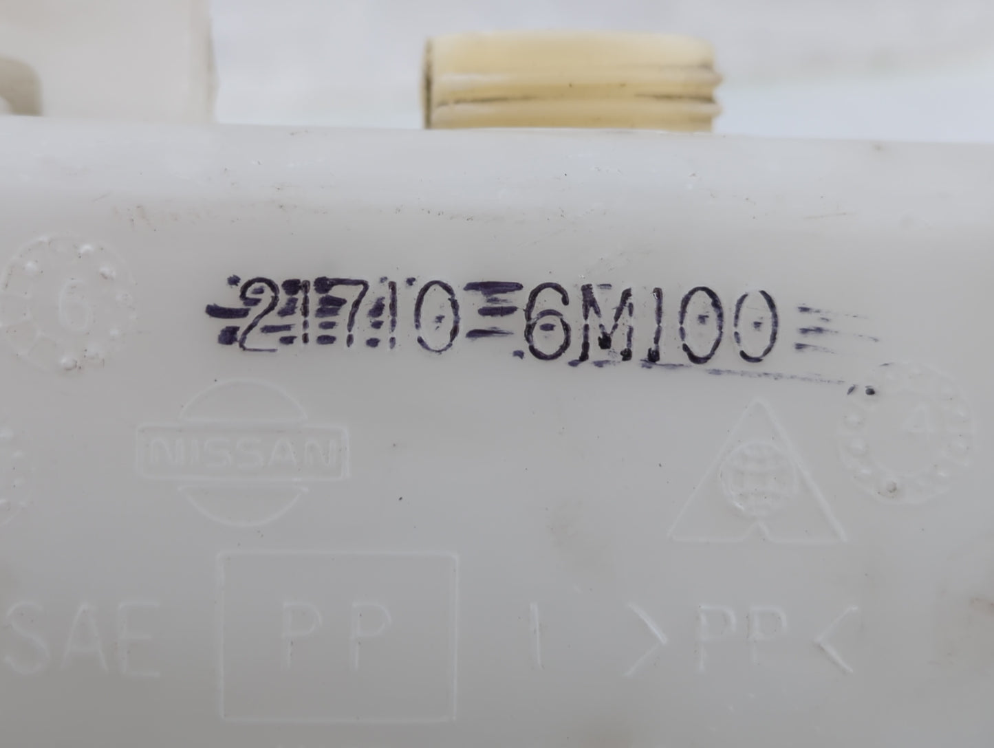 Chevrolet Impala Windshield Washer Fluid Reservoir Bottle Oem - Oemusedautoparts1.com