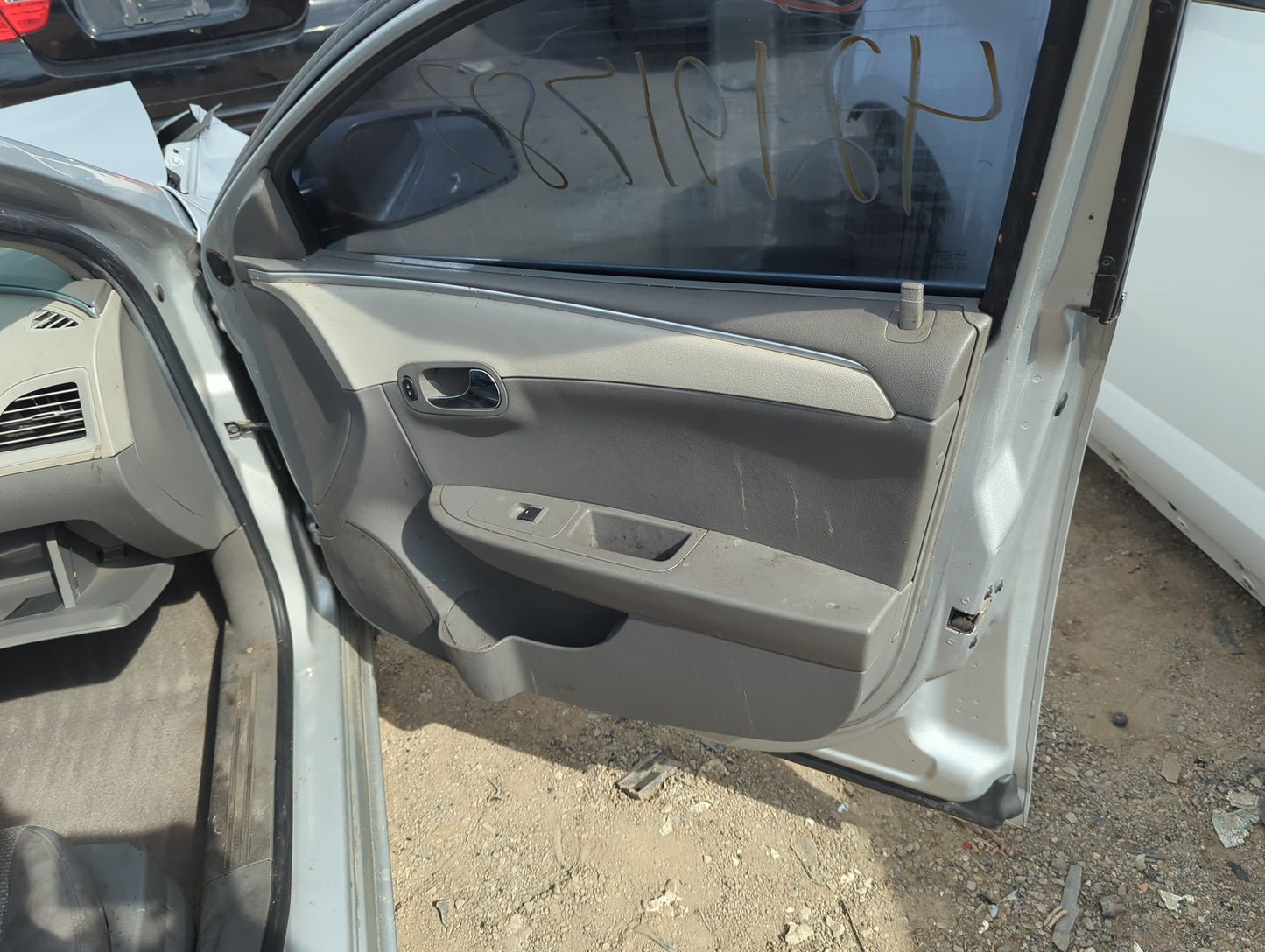 2011 Chevrolet Malibu Front Right Passenger Interior Door Panel Trim - Oemusedautoparts1.com