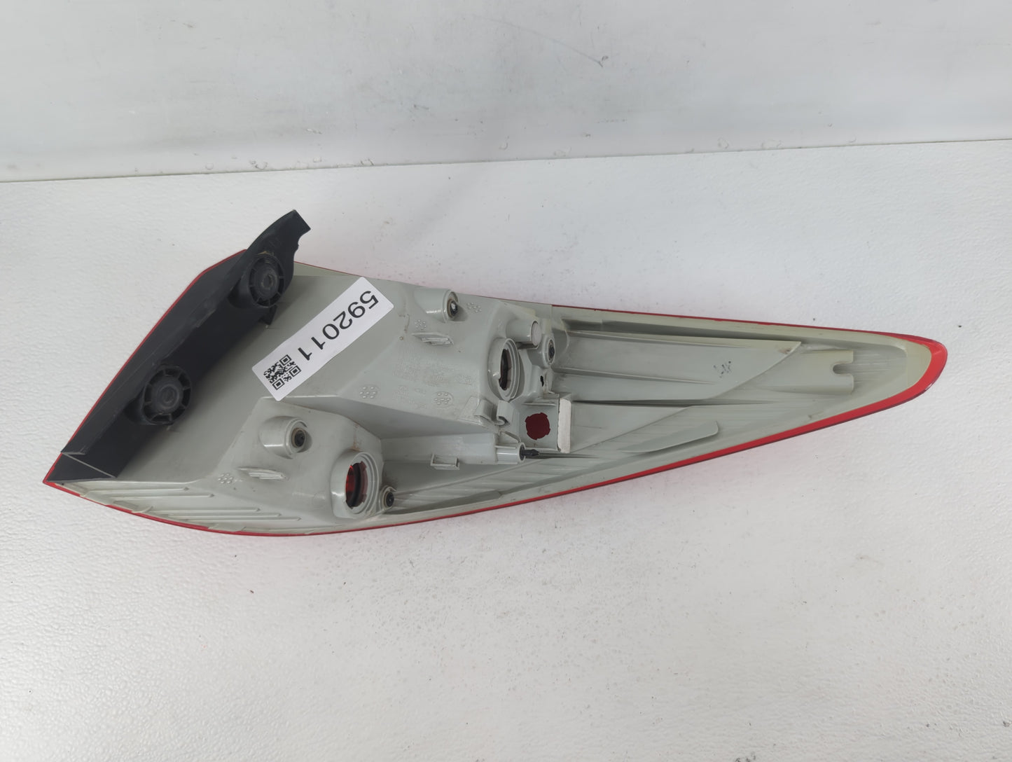 2008-2012 Chevrolet Malibu Tail Light Assembly Driver Left OEM P/N:92401-2S0 Fits Fits 2008 2009 2010 2011 2012 OEM Used Aut