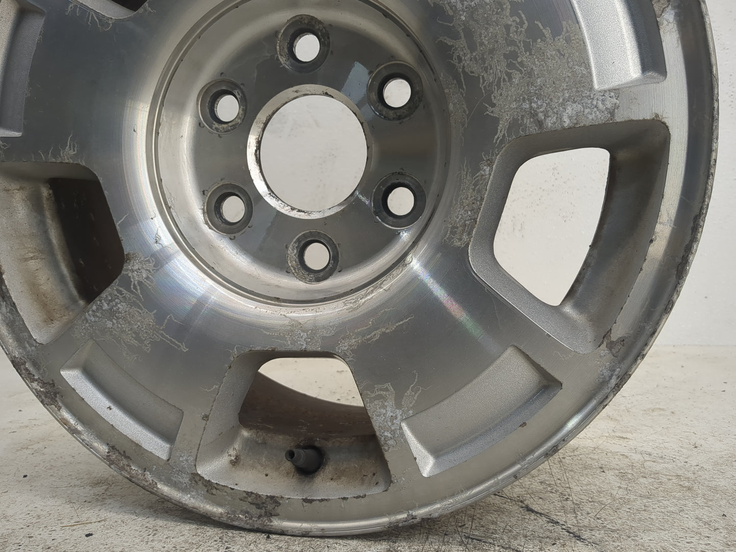 2007-2014 Chevrolet Suburban 1500 Oem Wheel Rim 1168437 - Oemusedautoparts1.com