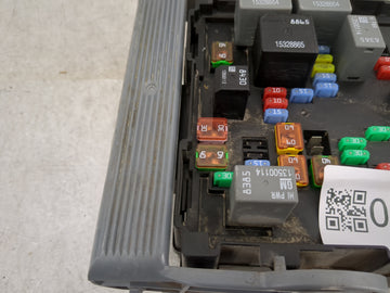 2010-2014 Chevrolet Suburban 1500 Fusebox Fuse Box Panel Relay Module P/N:25941368 13500114 Fits Fits 2010 2011 2012 2013 2014 OEM Used Auto Parts