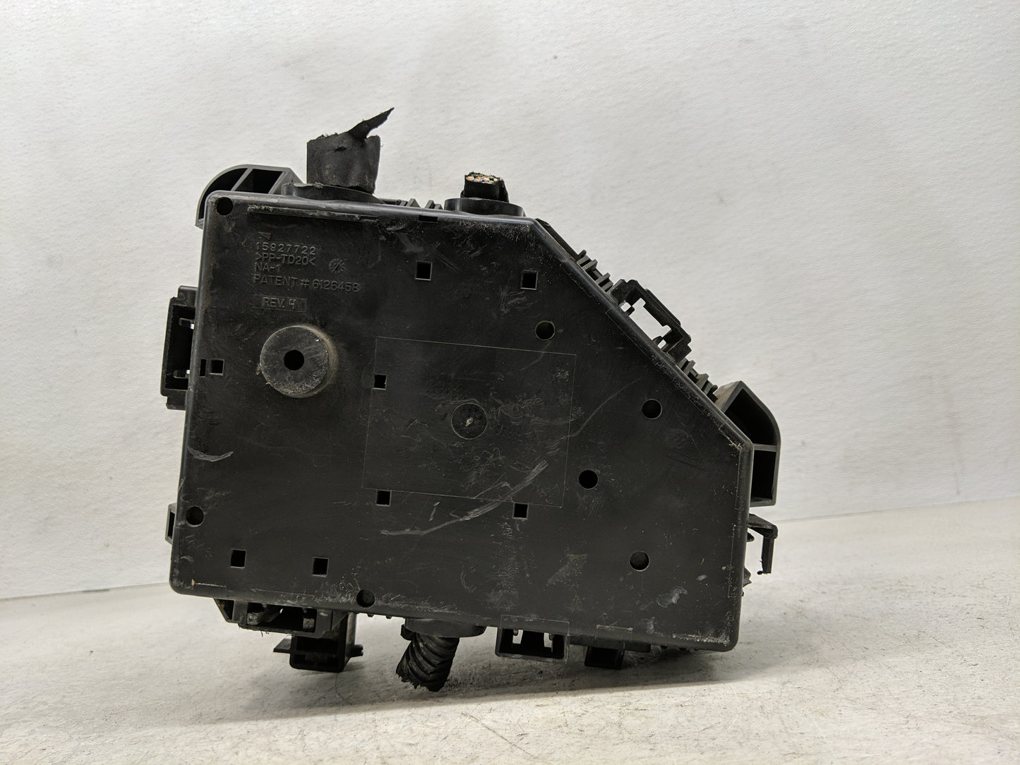 2011 Chevrolet Traverse Fusebox Fuse Box Panel Relay Module P/N:20913279 Fits OEM Used Auto Parts - Oemusedautoparts1.com