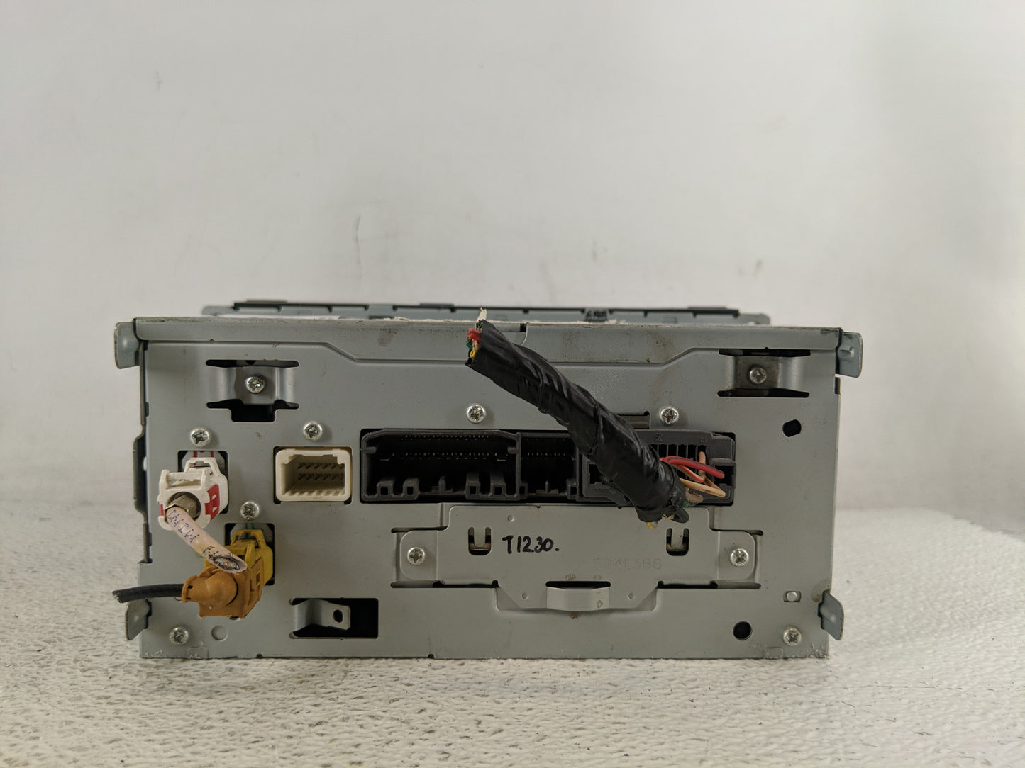 2011-2012 Chrysler 200 Radio AM FM Cd Player Receiver Replacement P/N:P05064836AG Fits Fits 2011 2012 OEM Used Auto Parts -