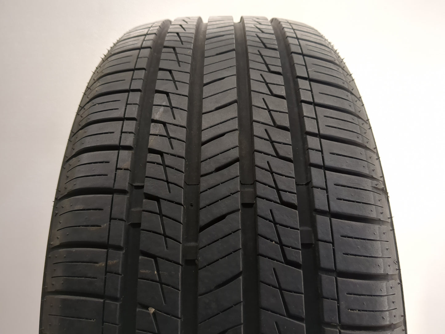 Used Tire 225/50R18 IRONHEAD REFLEX IHO1 95H - Tread Depth 9.5/32 - Oemusedautoparts1.com