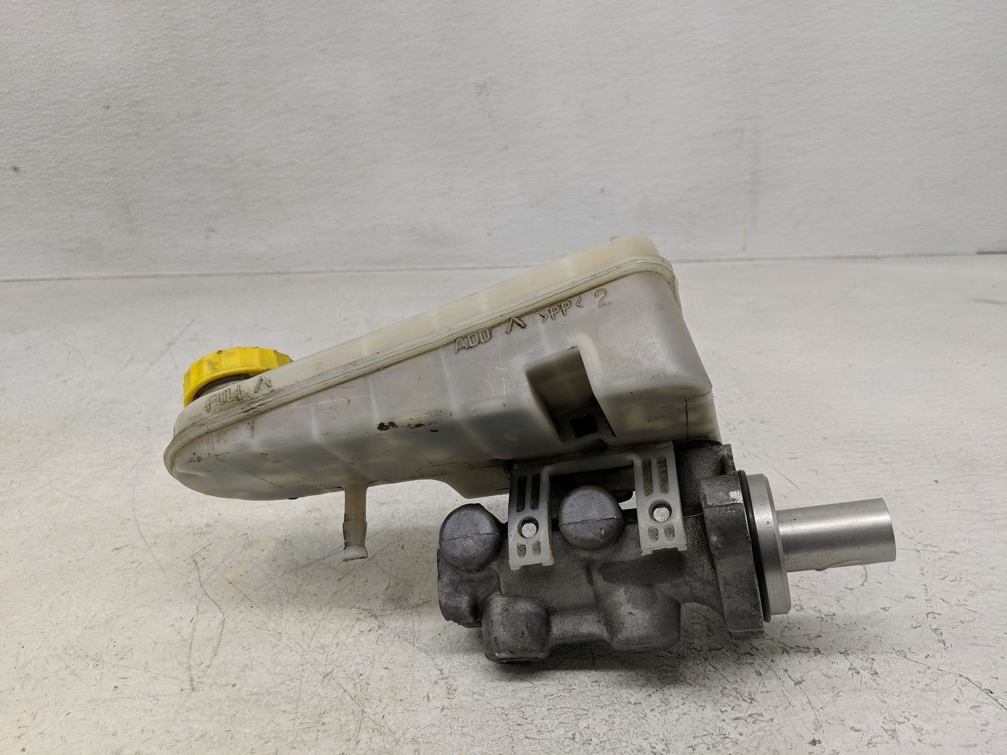 2011-2014 Chrysler 200 Brake Master Cylinder 1300401 - Oemusedautoparts1.com