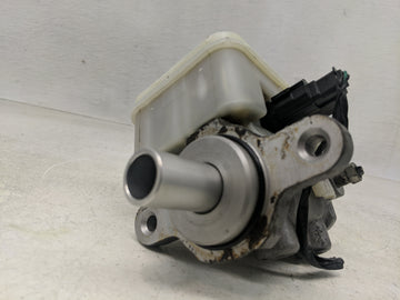 2011-2014 Chrysler 200 Brake Master Cylinder